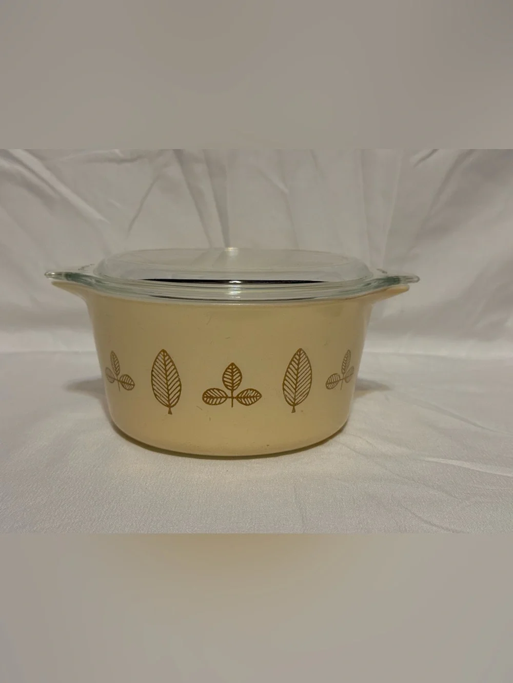 Pyrex Gold Leaf Casserole Dish
